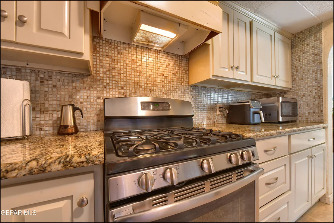Photo of 7653 DIANJOU Drive