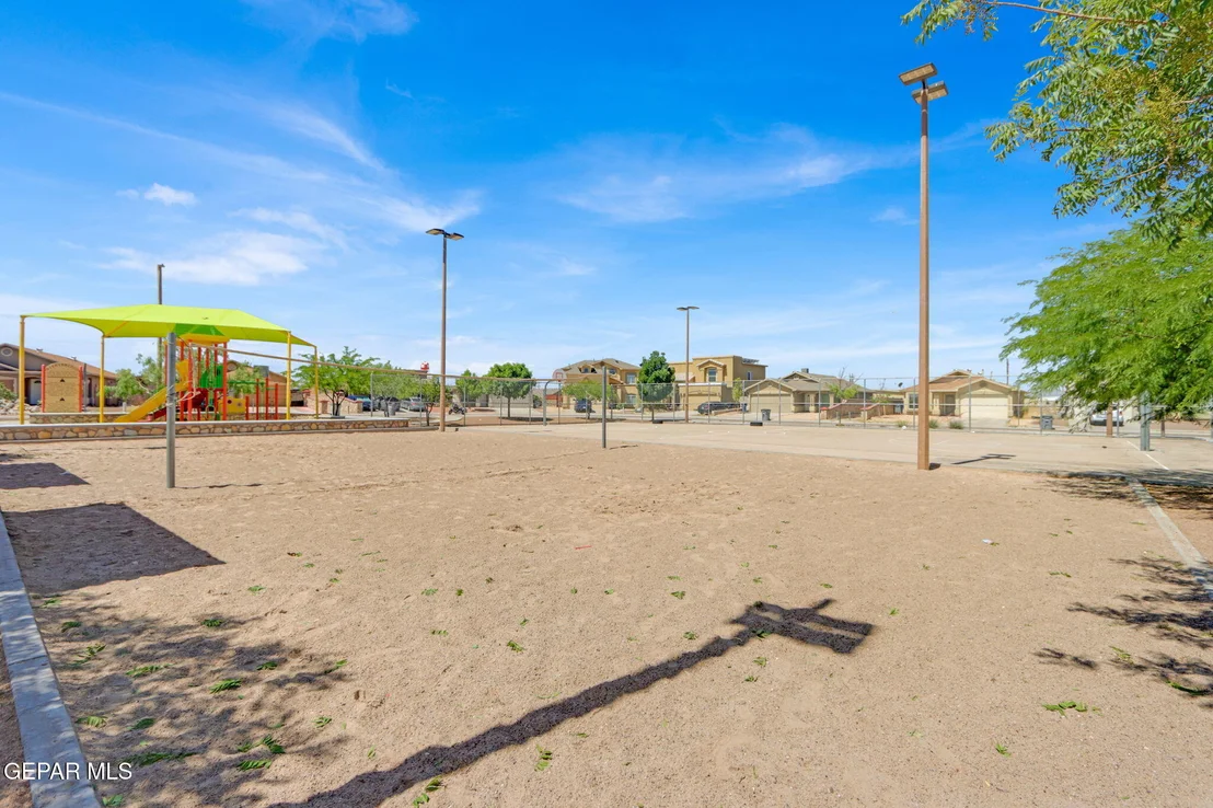 Photo of 12729 RAUL MENDIOLA Lane