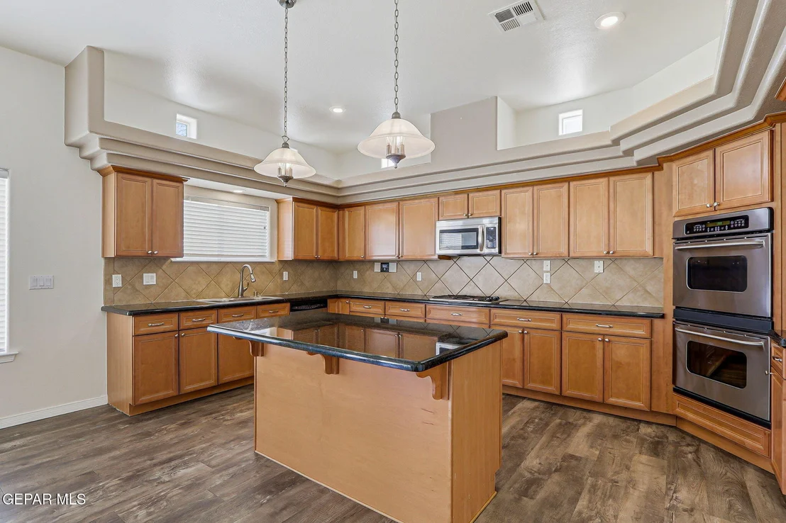Photo of 6516 WIND RIDGE Drive