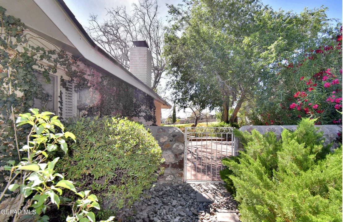 Photo of 849 River Oaks Drive