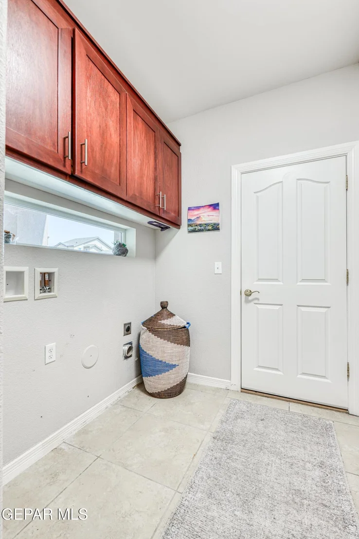 Photo of 7713 OAK LANDING Drive