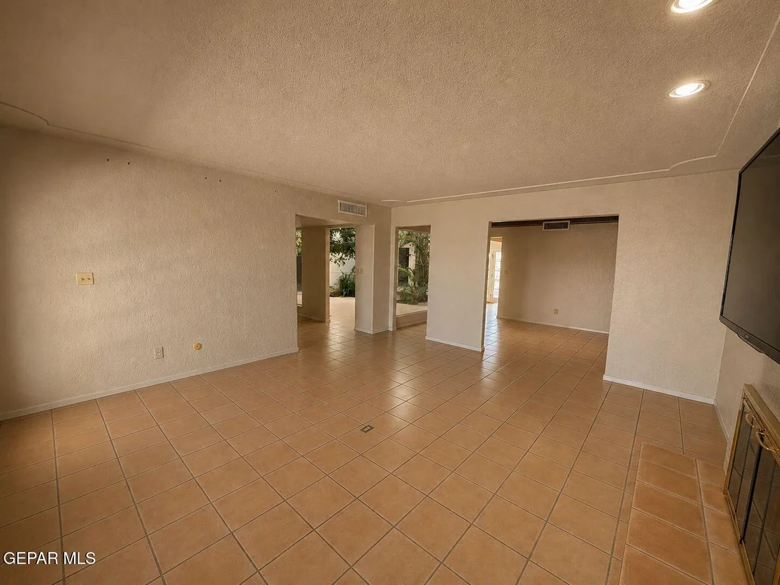 Photo of 6833 LA CADENA Drive