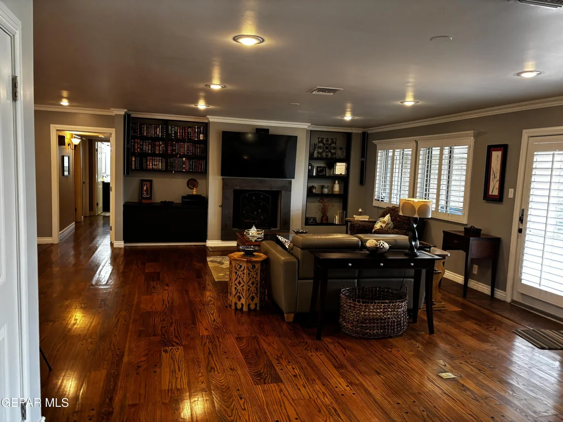 Photo of 417 INDIAN BLUFF Road
