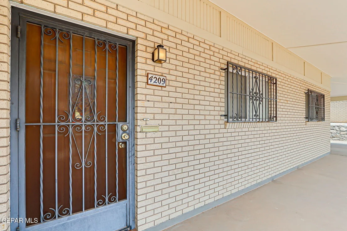 Photo of 4209 NORFOLK Lane