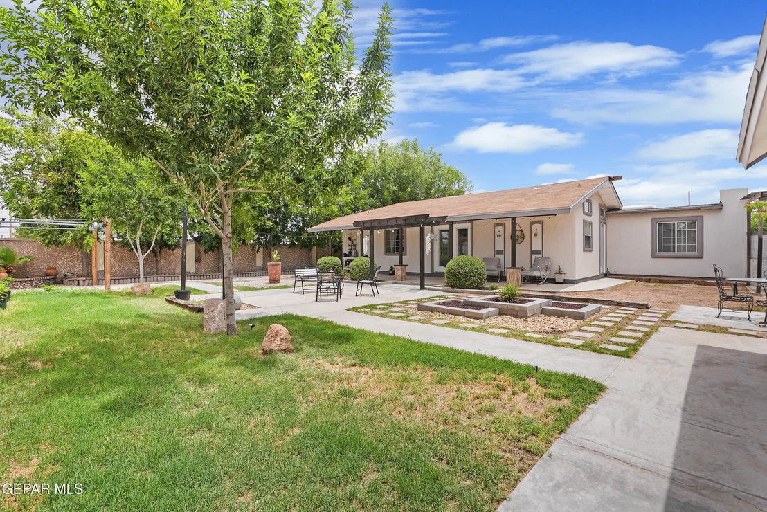 Photo of 731 PLAZER Place
