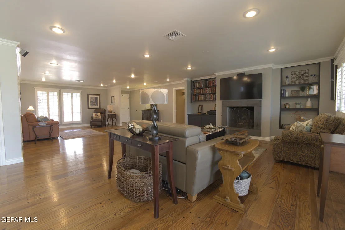 Photo of 417 INDIAN BLUFF Road