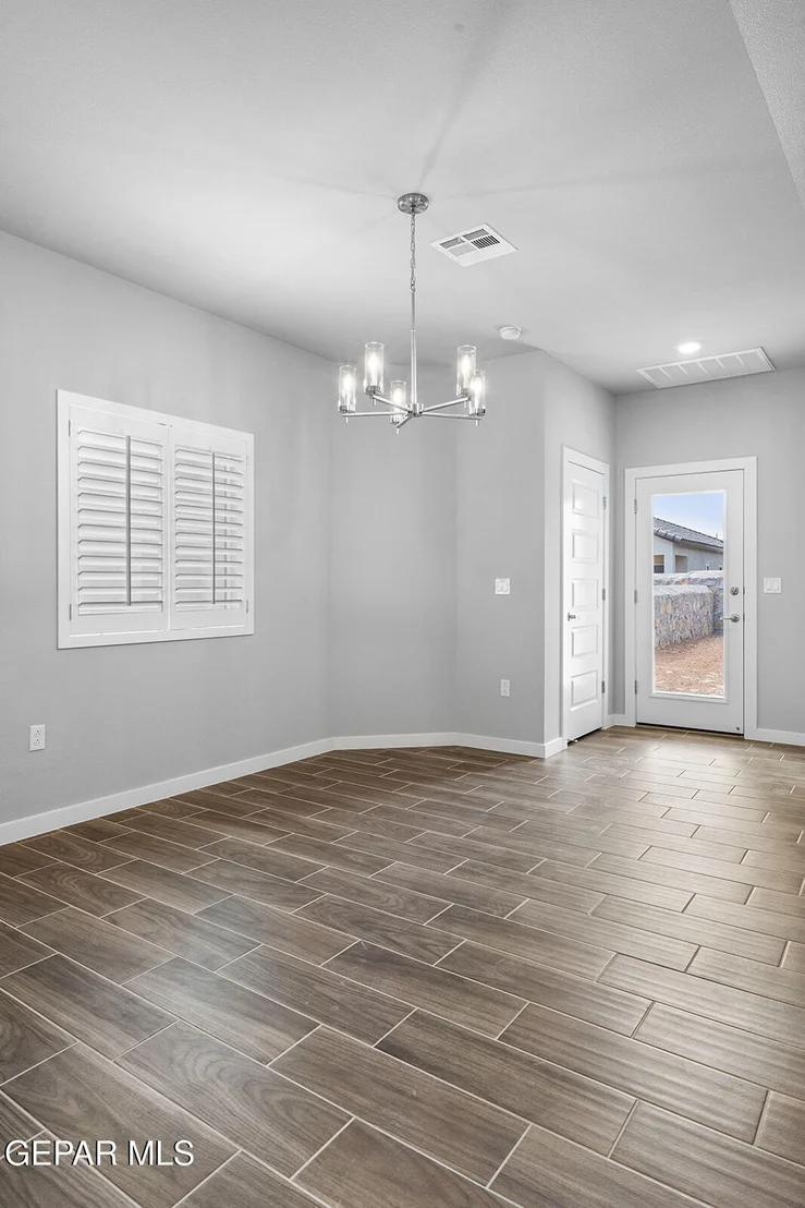 Photo of 937 Nayland Place