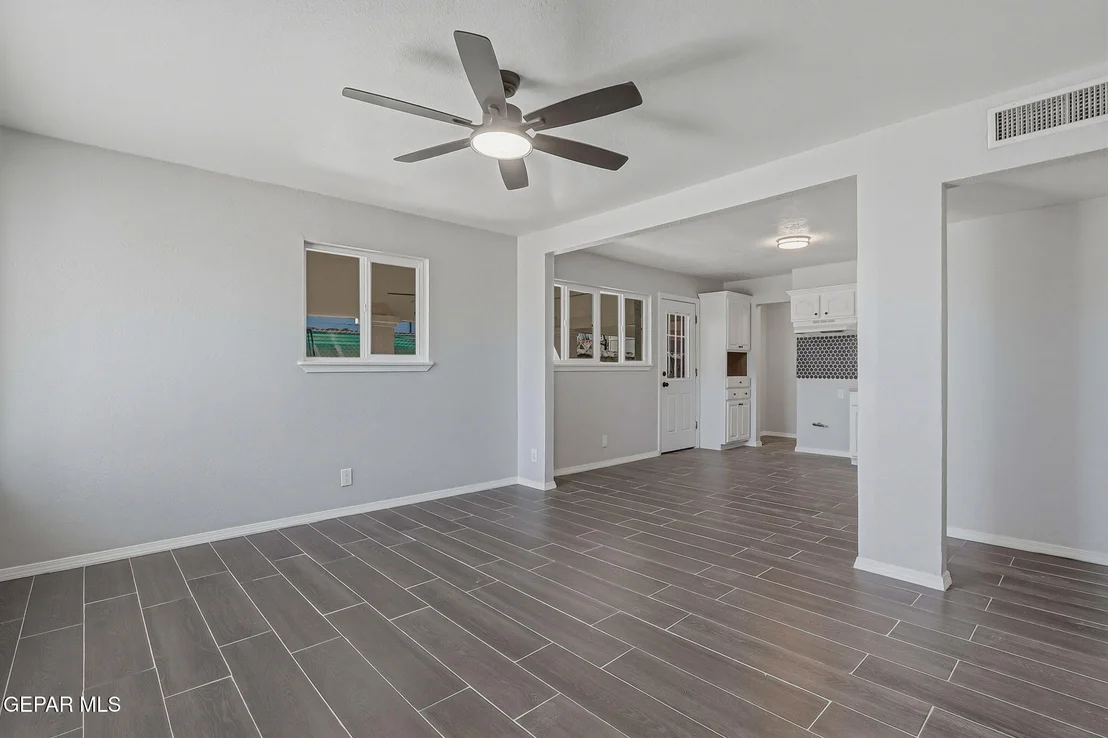 Photo of 261 GLADYS Avenue