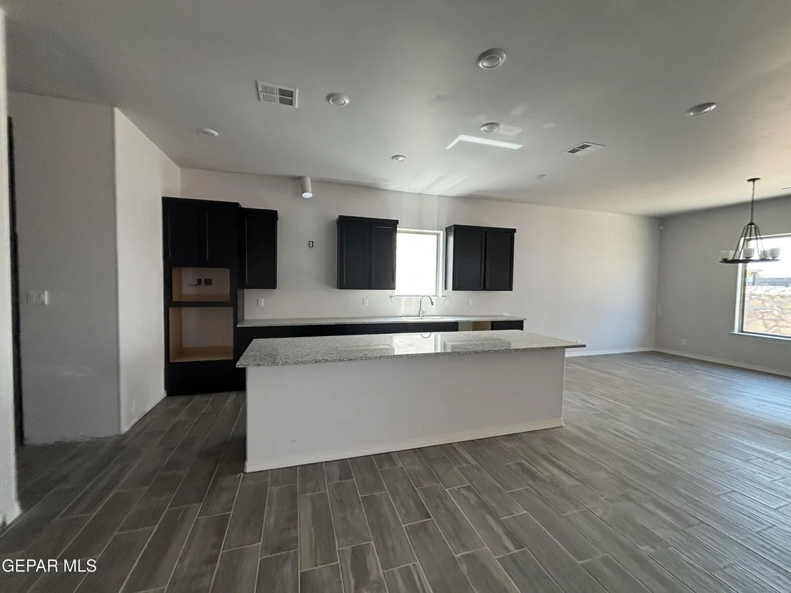 Photo of 321 MERCED Court