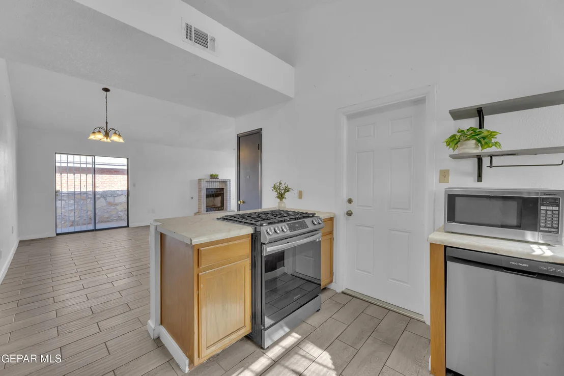 Photo of 5817 CHIPPENDALE Avenue