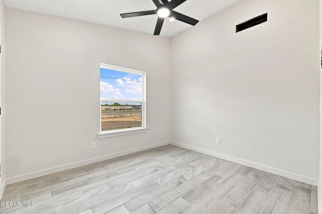 Photo of 11571 Riverside Road