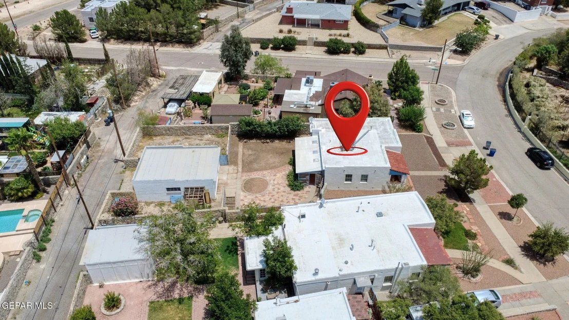 Photo of 2037 CRESCENT Circle