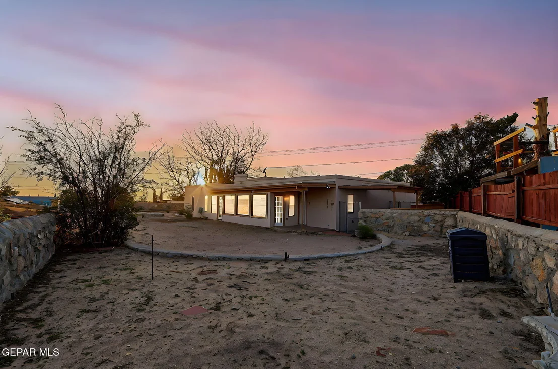 Photo of 836 ESPOLON Drive
