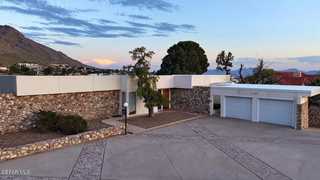 Photo of 912 THUNDERBIRD Drive