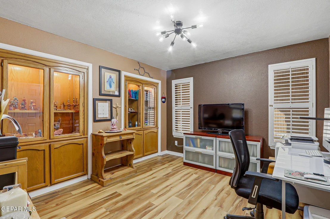 Photo of 605 MOONDALE Drive