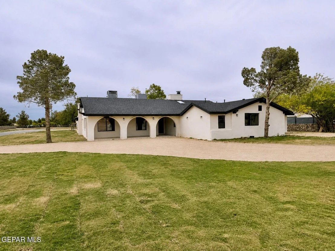 Photo of 775 W BORDERLAND Road