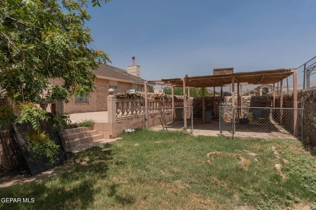 Photo of 5920 W VALLEY Circle