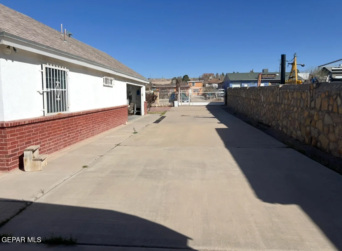 Photo of 225 PEYTON Road