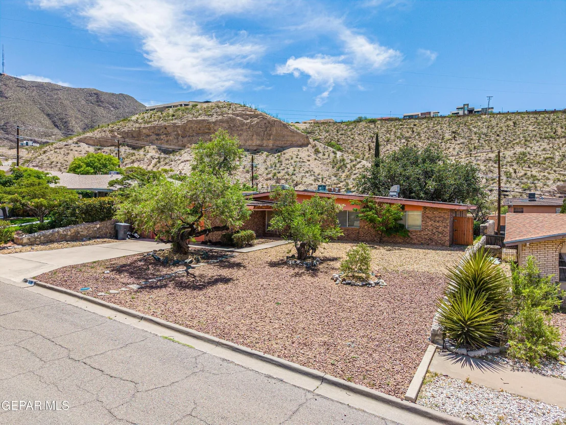 Photo of 220 MOONGLOW Drive