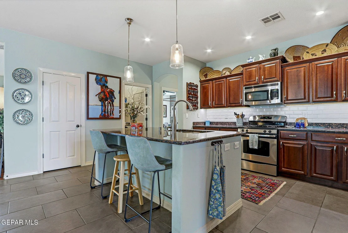 Photo of 7223 LONGSPUR Drive