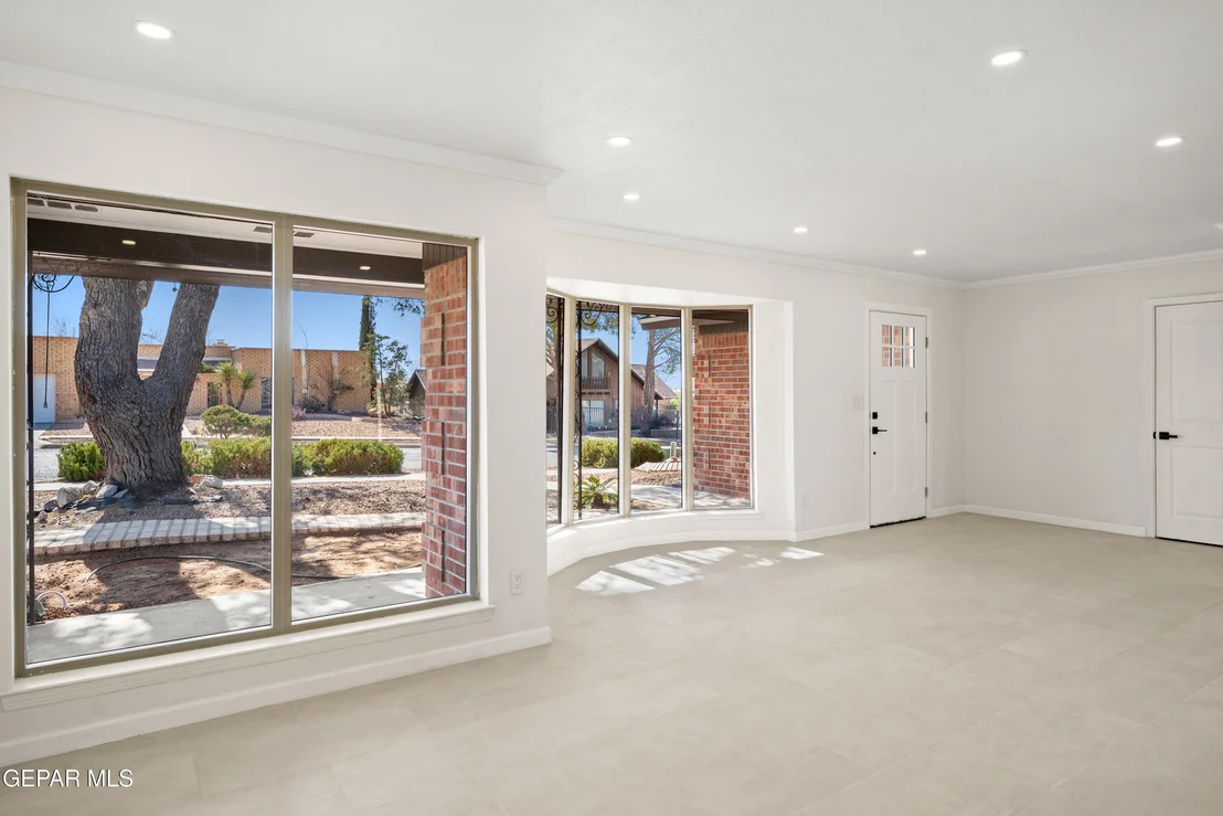 Photo of 6849 LA CADENA Drive