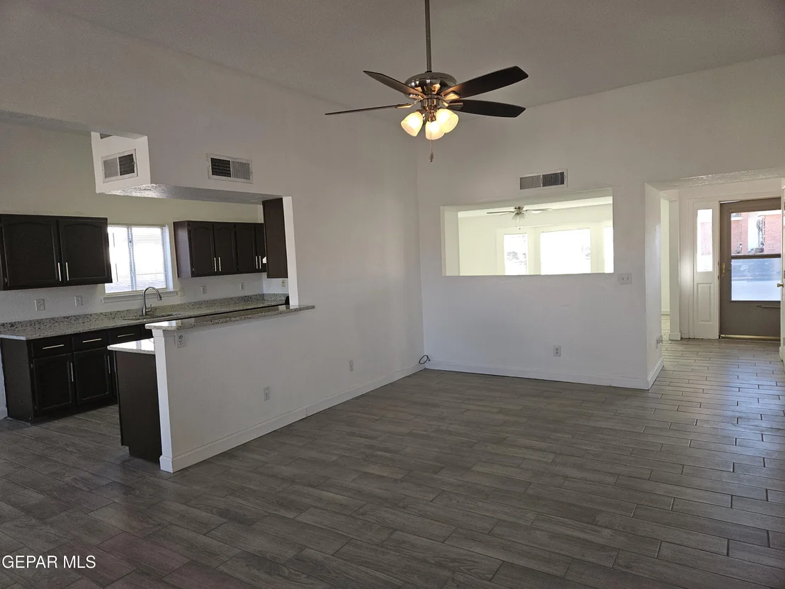 Photo of 2155 SUN MANOR Drive