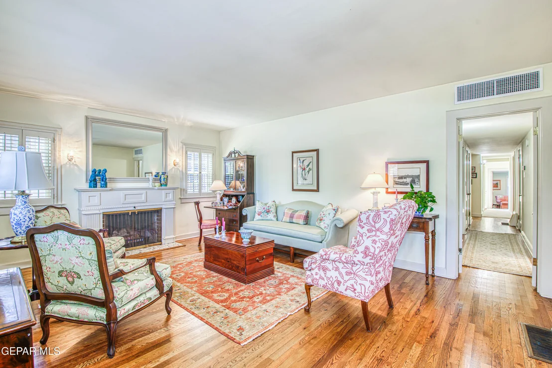 Photo of 900 MCKELLIGON Drive