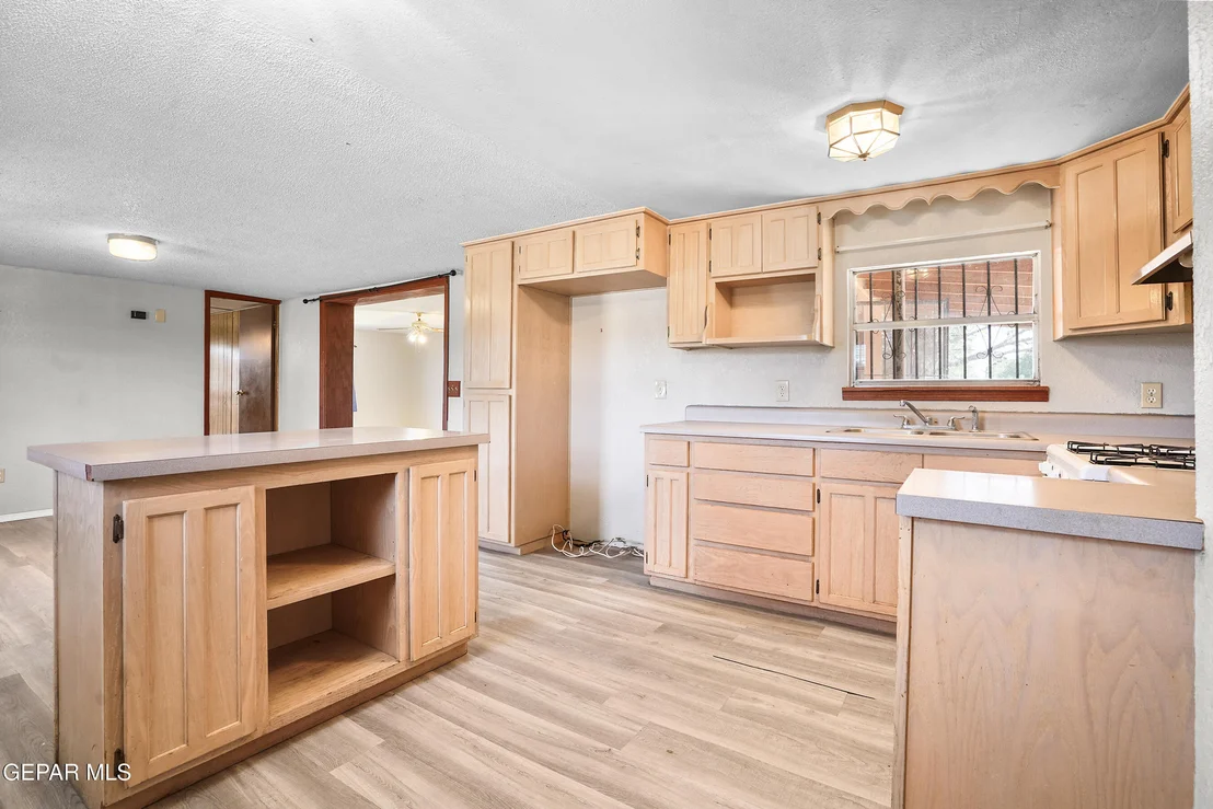 Photo of 300 RUFFIAN Way