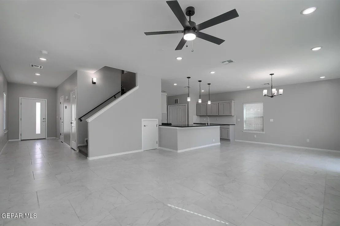 Photo of 15100 COMPOSITION Avenue