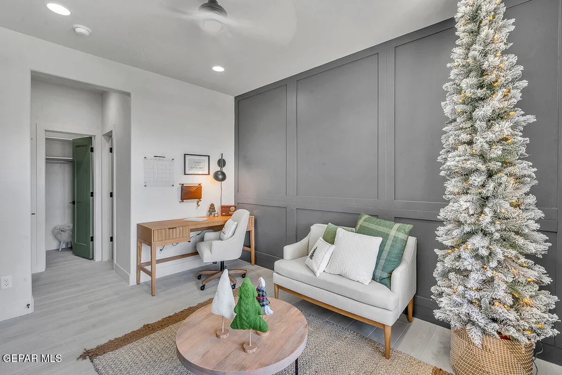 Photo of 909 Bilton Place