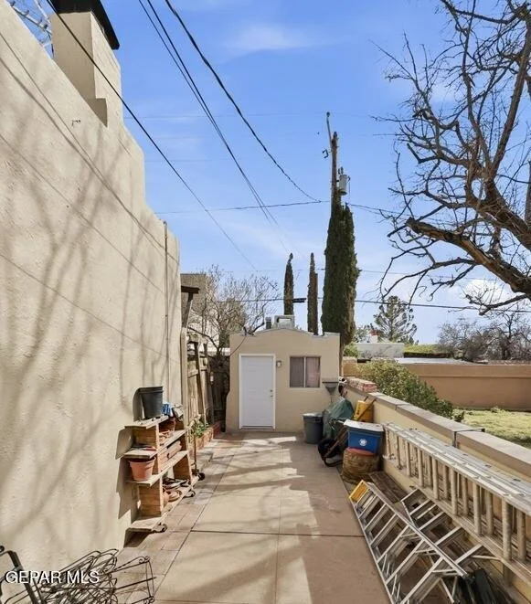 Photo of 520 BLACKER Avenue