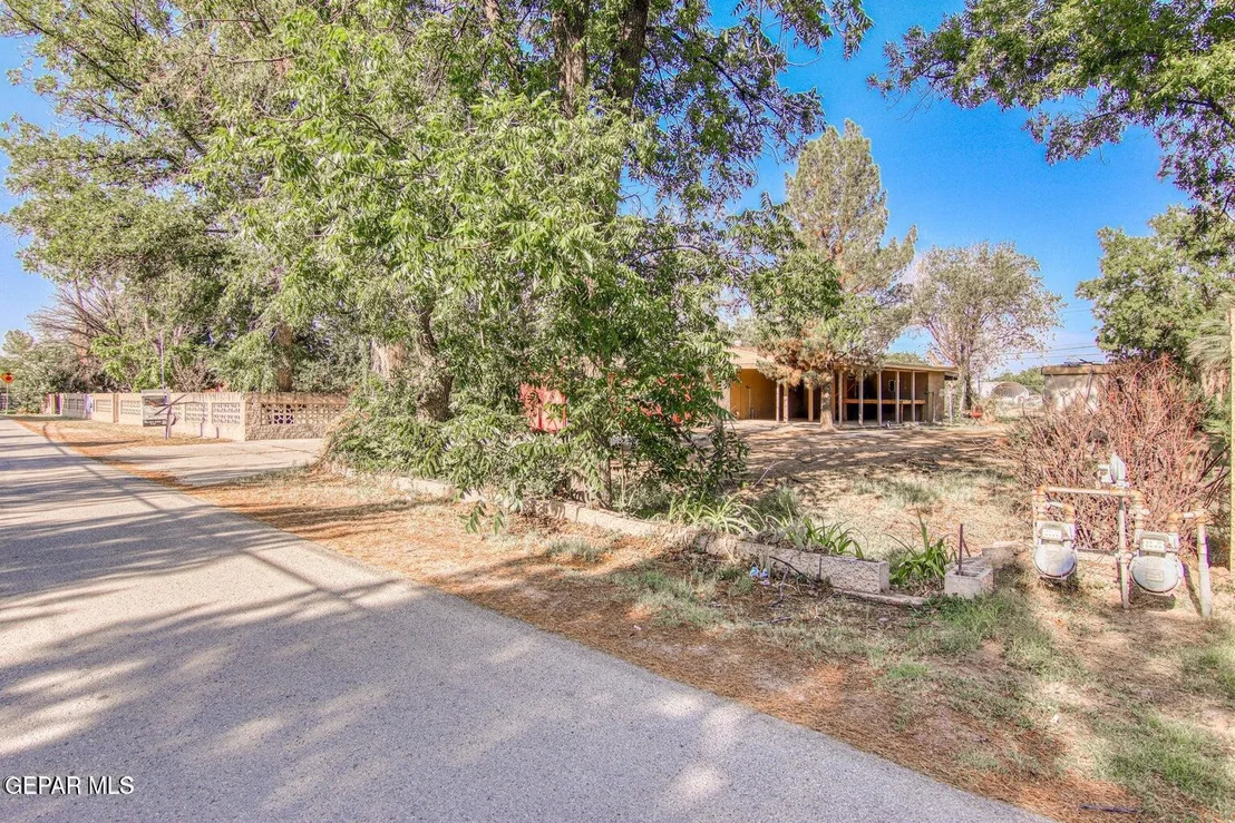 Photo of 915 Sparks Circle