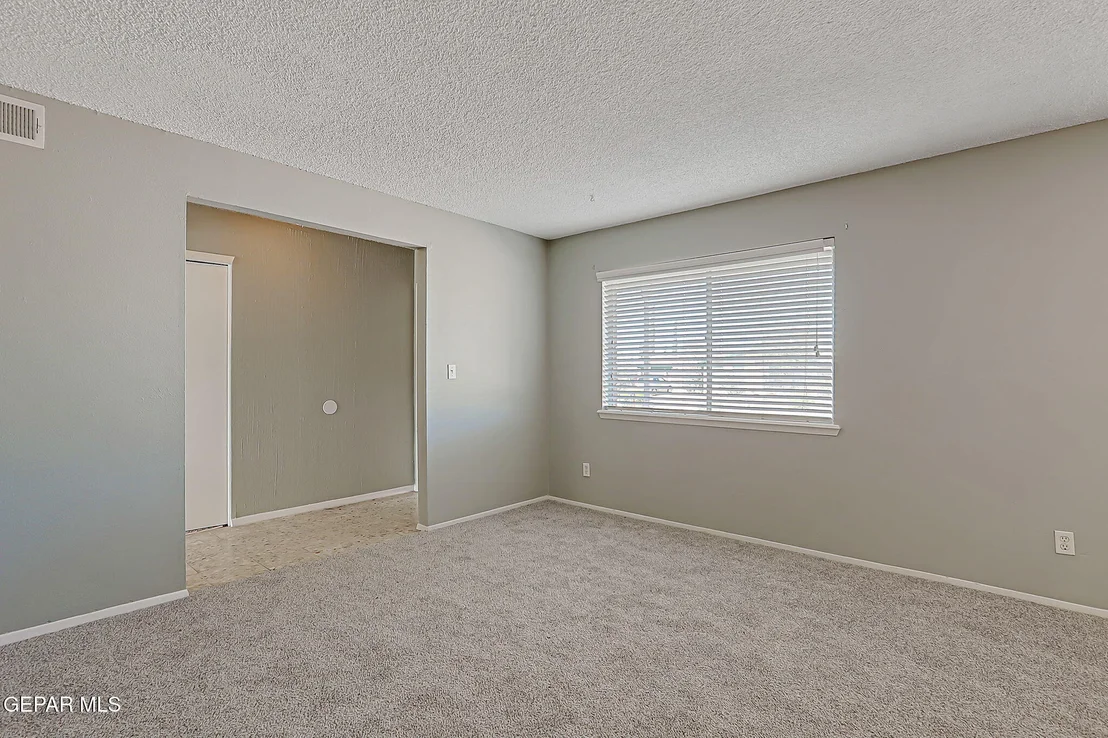 Photo of 7213 CLEMENTE Avenue