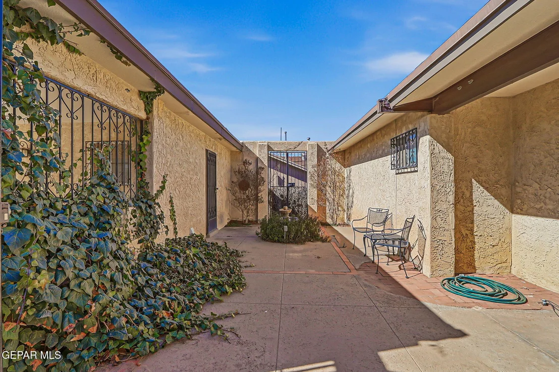 Photo of 6933 POLVADERA Drive