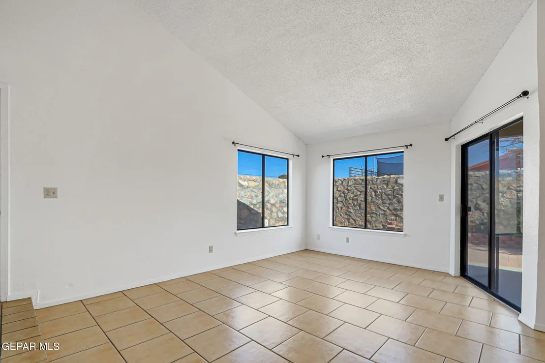 Photo of 10846 QUARTZ Street
