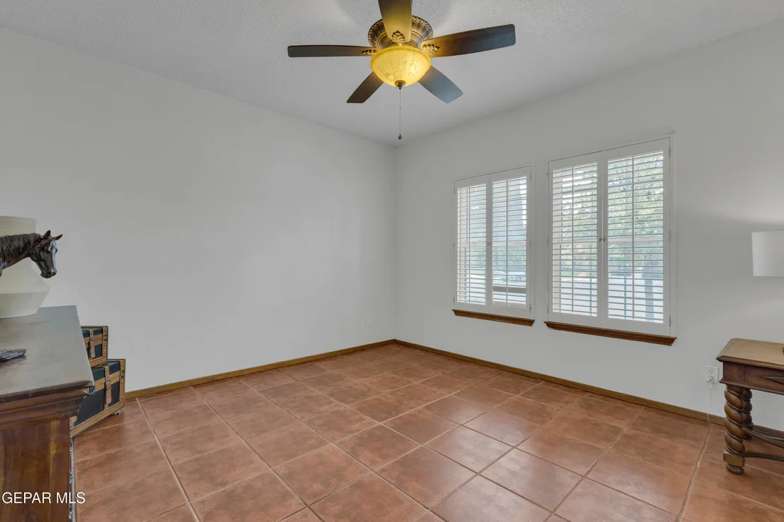 Photo of 2121 GREENLEE Drive
