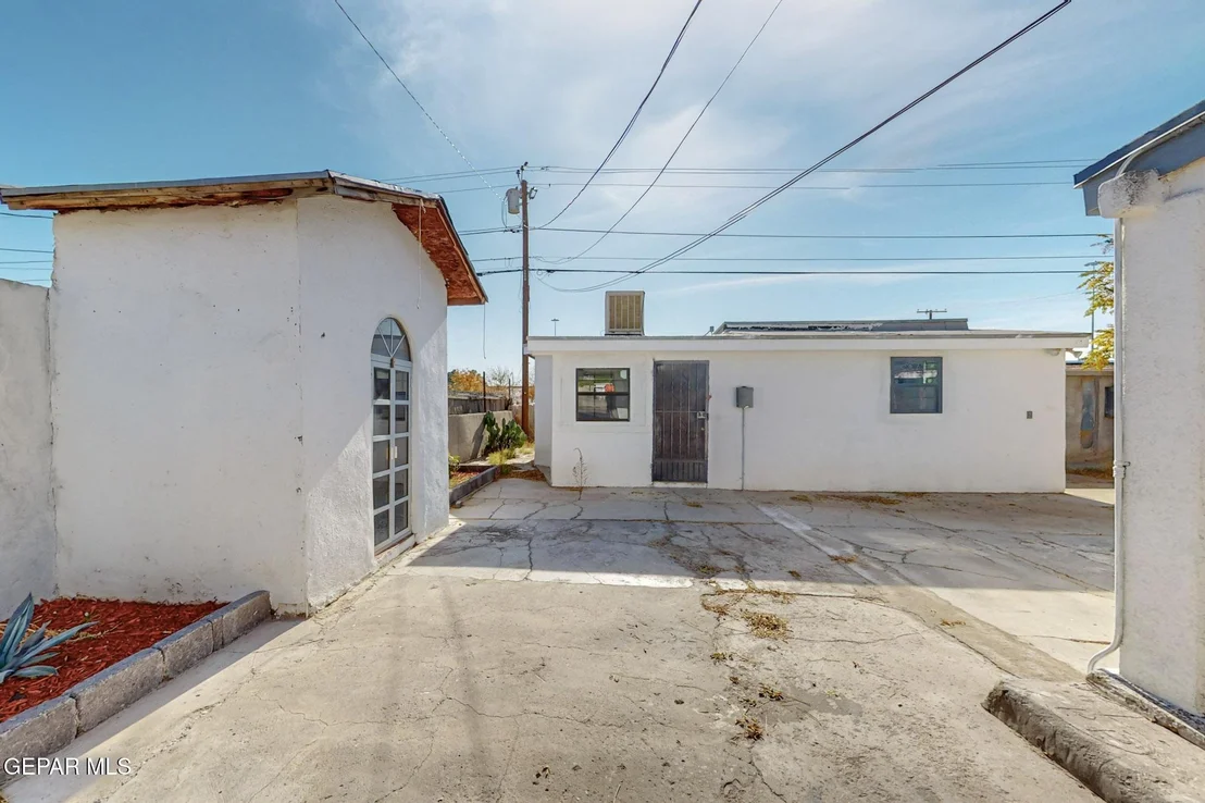 Photo of 8022 ARVIN Avenue