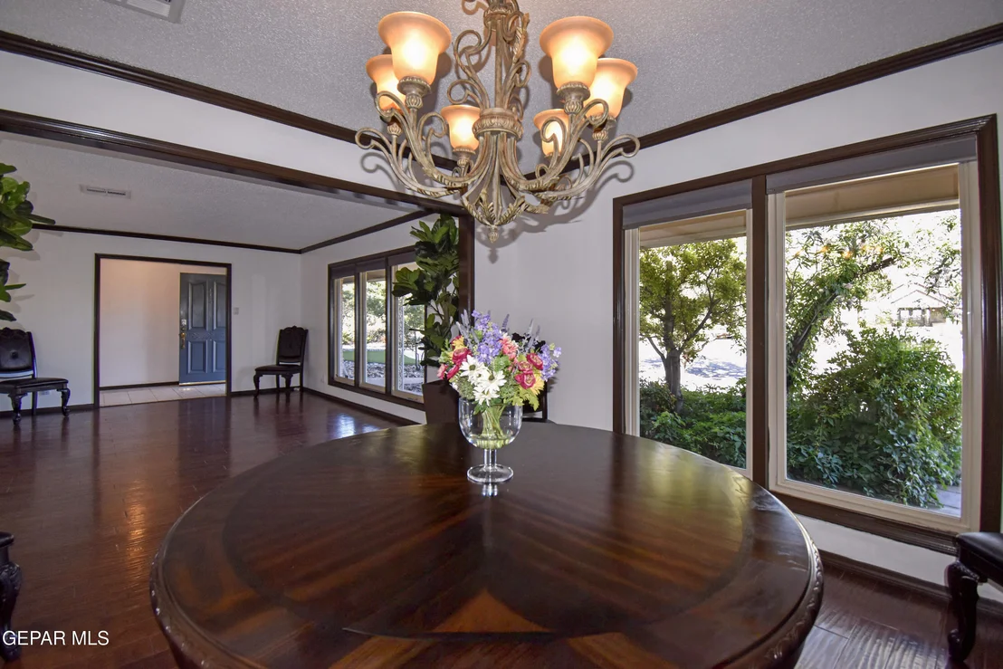 Photo of 849 River Oaks Drive