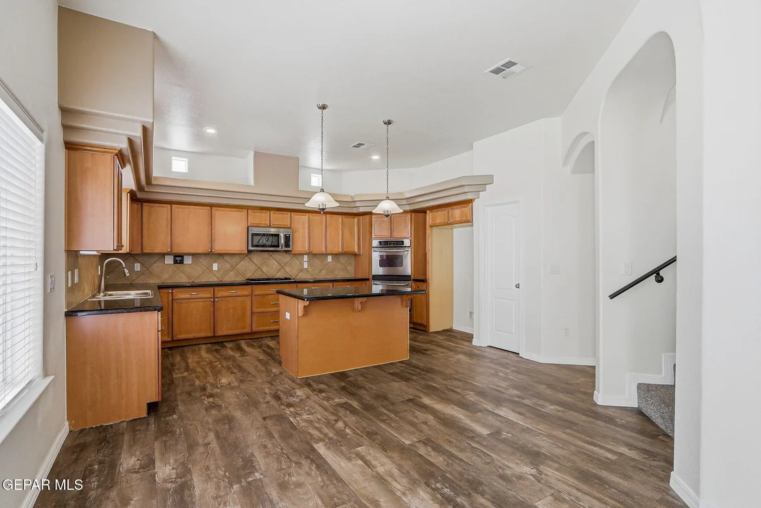 Photo of 6516 WIND RIDGE Drive