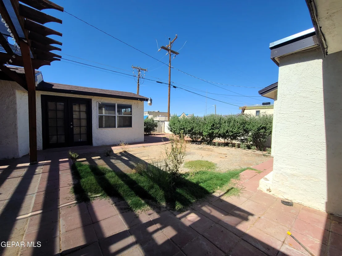Photo of 1714 BANKER Road