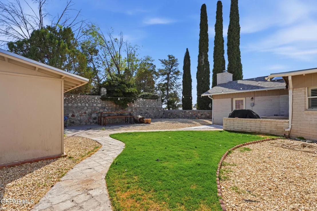 Photo of 6416 LOS ROBLES Drive