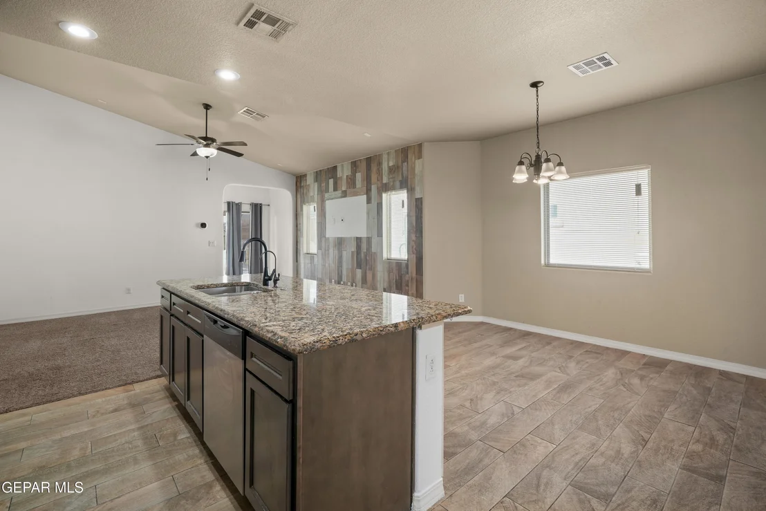 Photo of 789 PIXTON Road