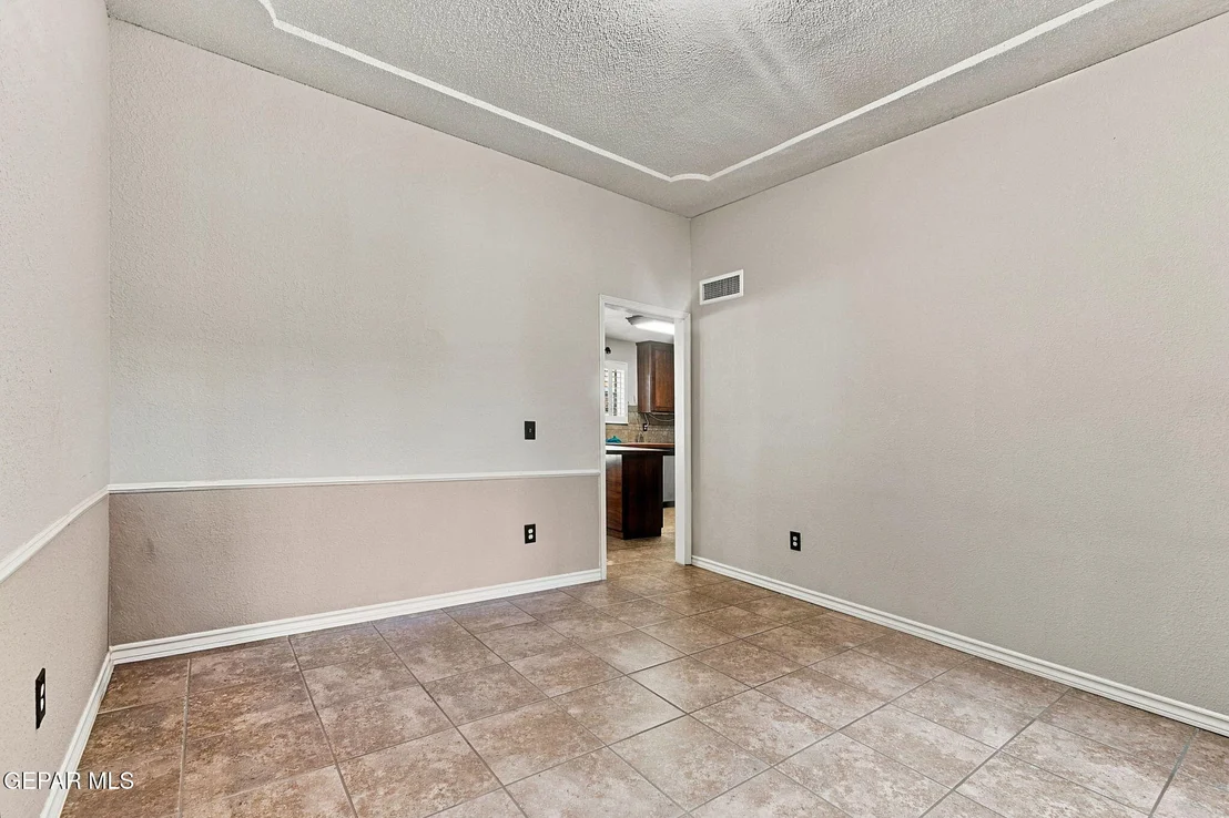 Photo of 860 HEMPSTEAD Drive
