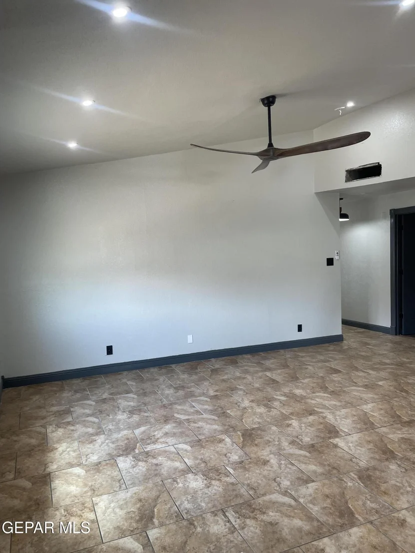 Photo of 472 Valle Suave Drive