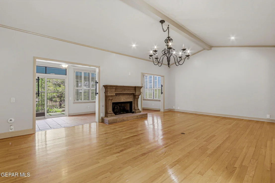Photo of 1077 LOS JARDINES Circle