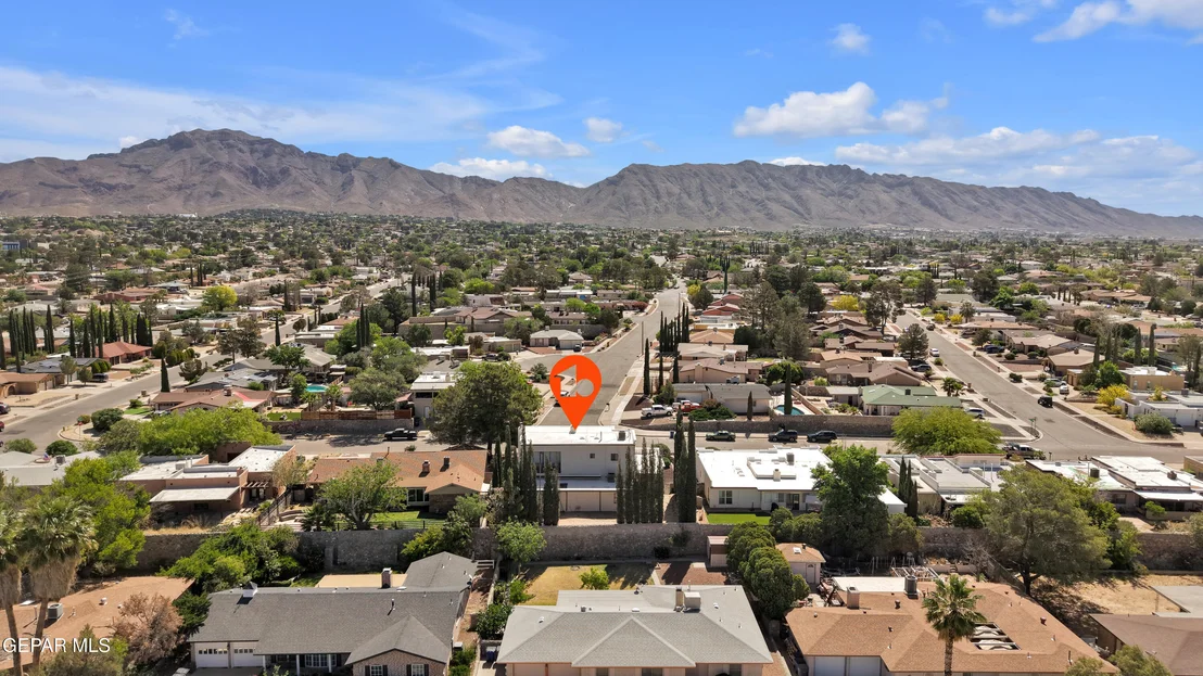 Photo of 425 VALPLANO Drive