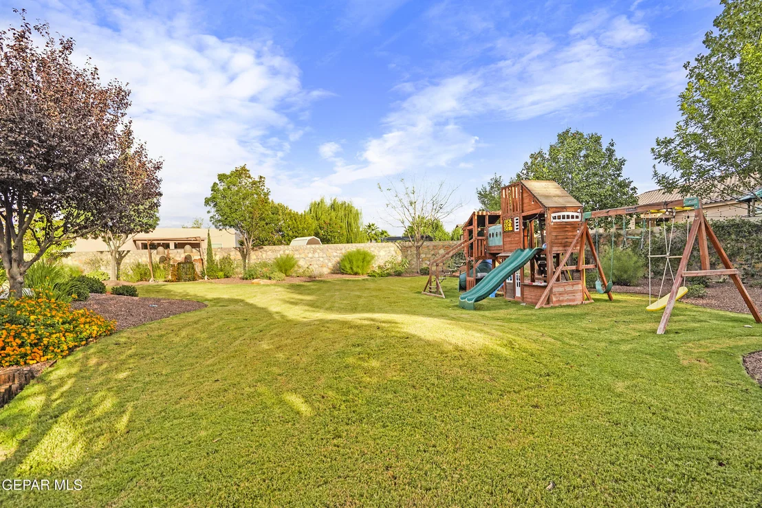 Photo of 5500 VALLEY OAK Drive