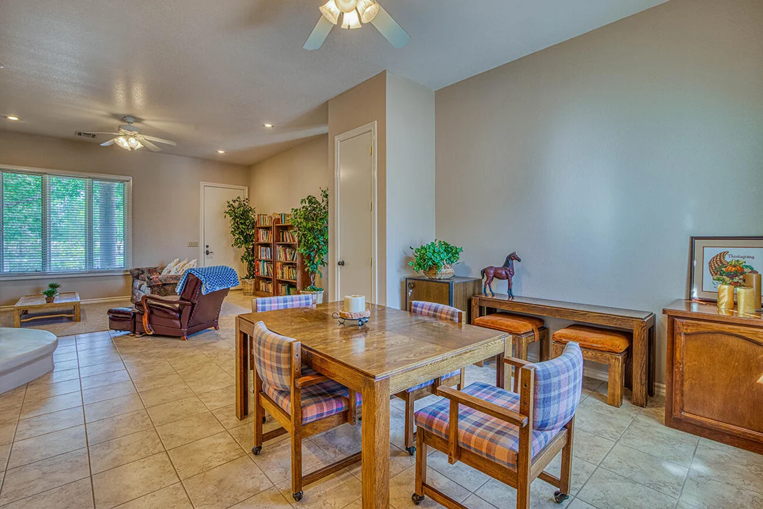 Photo of 656 COX Road