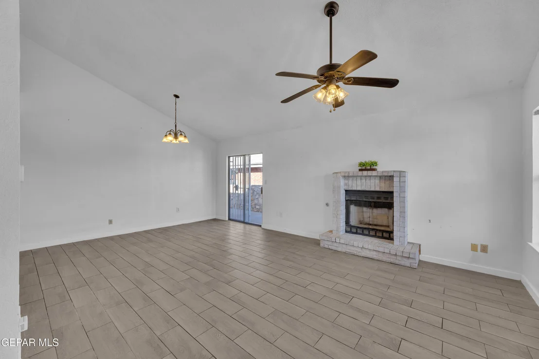 Photo of 5817 CHIPPENDALE Avenue