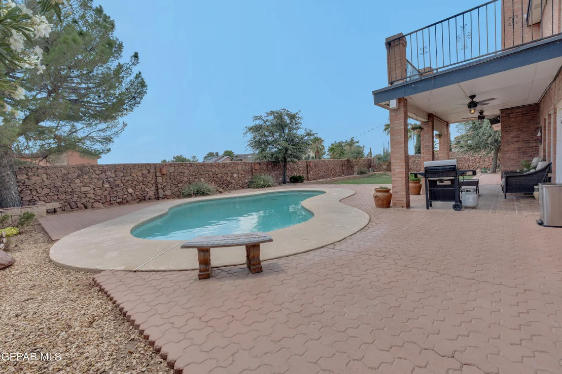 Photo of 2121 GREENLEE Drive